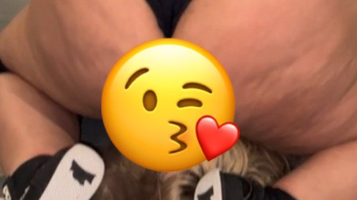 Nadia Sapphire - The longest Stinkface