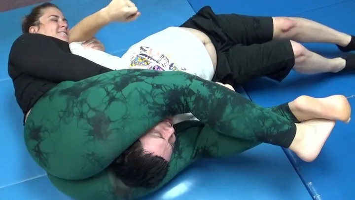 Grappling Girls In Action - GGCurvy203