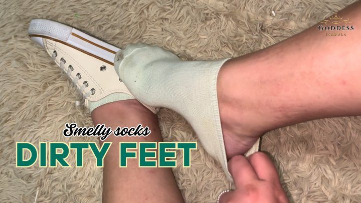 Goddess Isabela Cristina - Smelly socks after many hours wearing sneakers