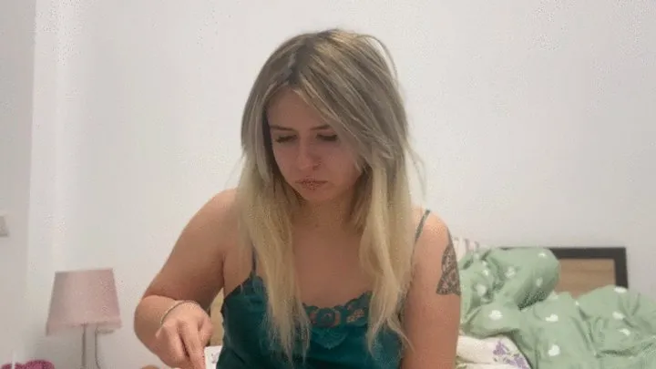 Nipsandstrips - One of the meals that makes me gassy, fartingg while eating episode 2