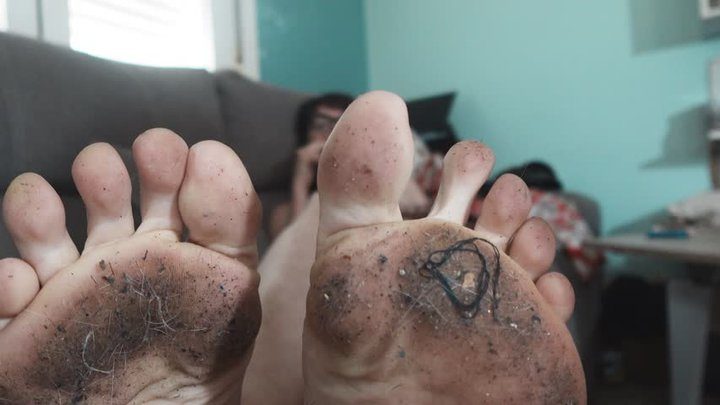 Barefoot Cecilia - Dirty feet and smoking