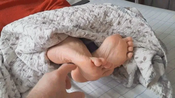 Tropical Foot Fetish Videos - Alessandra in foot tickling distraction a inedit 2025 13 minutes video