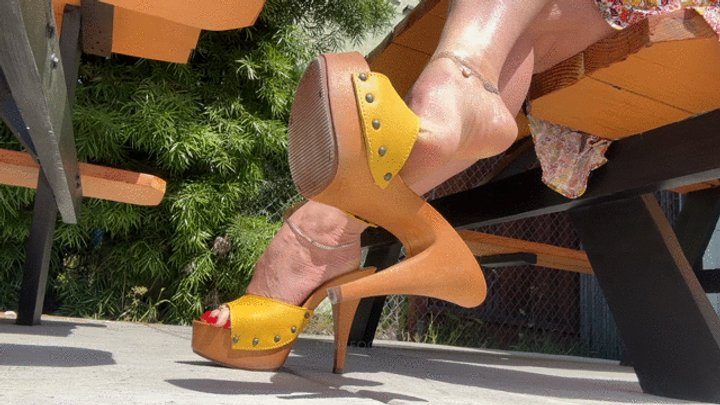 Mimi Footnip - Trapped by My Perfection: Watch My Feet While You Stay a Pussyfree, Perverted Loser