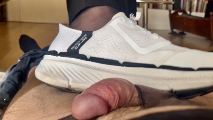Gay Male Soxjob Heaven - SHOEJOB IN SKECHERS