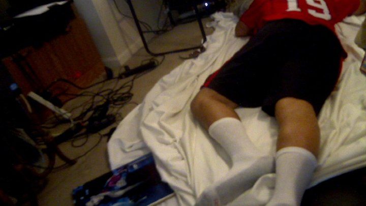 Malefootflava 23339 Clip Store - Malefootflava Hot stud (RB) and his lucious lightskin manly soles being Worshipped and Foottease