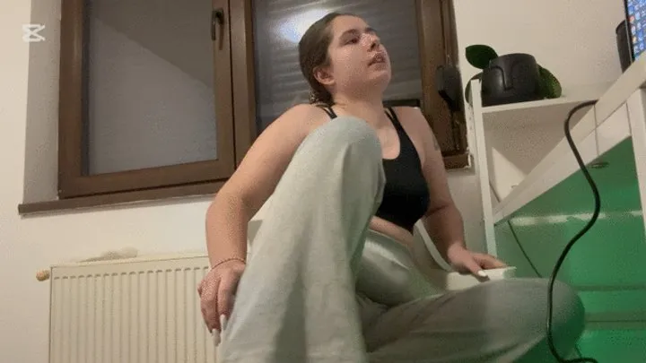 Nipsandstrips - Ripping some stinky farts on chair