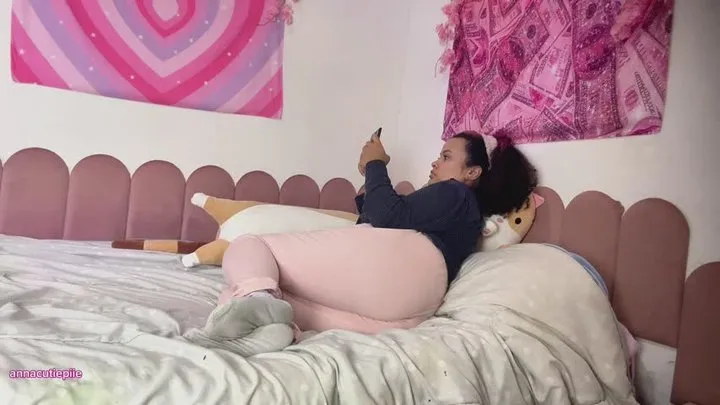 Anna Cutiepiie - Chubby Girl Farting on Bed While Reading – Intimate Voyeur Moment