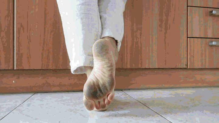 Princess Of Volcanoes - Barefoot on the floor MP4 (1920x1080) FHD