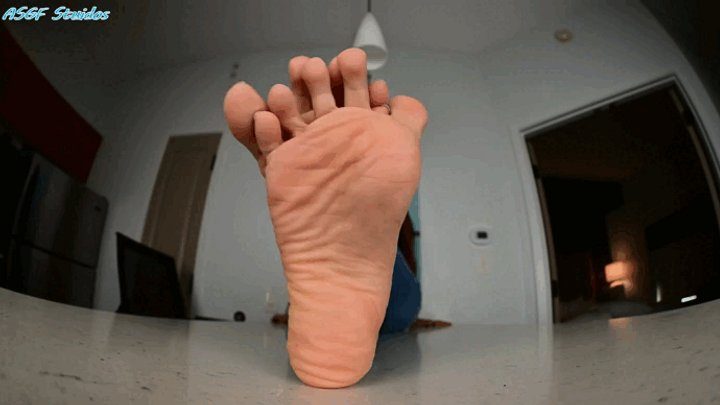 Amateur Soles Giantess And Footjobs - Shy latina juicy soles back, SOLE FETISH!! - MP4