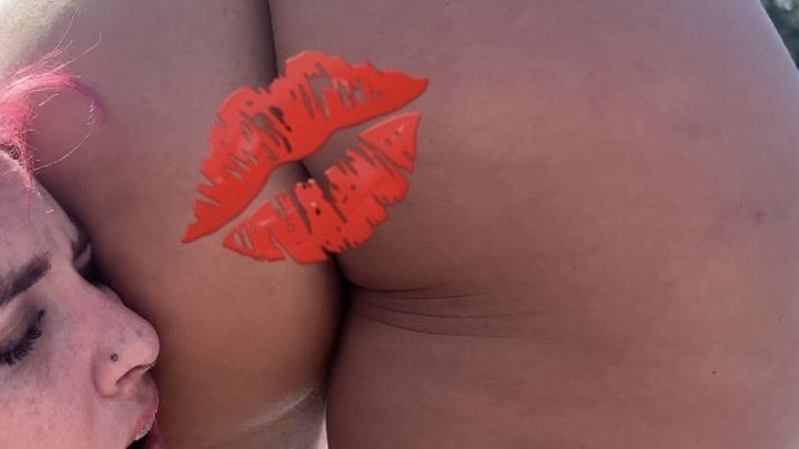 Nadia Sapphire - Giantess makes petite female kiss her ass