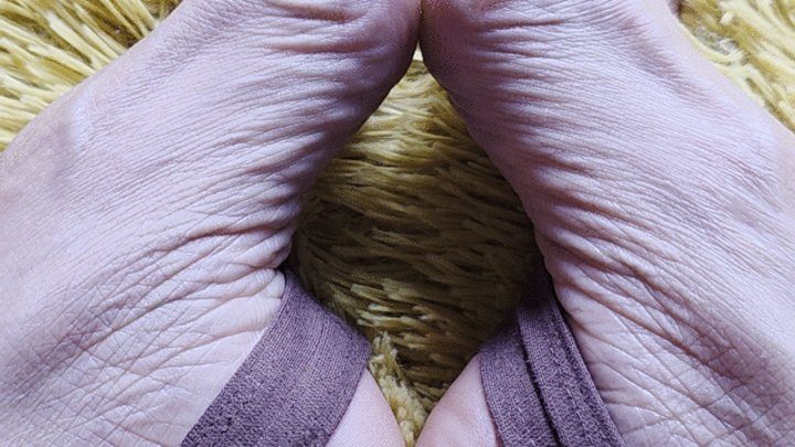 Foot Fetish Paradise - Milah Highly Arched Feet Goddess in Stirrup Leggins
