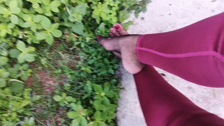 Goddess Foot Fetish - Pronounced bows on fisherman's fishnet stockings and beautiful soles of the feet (3)