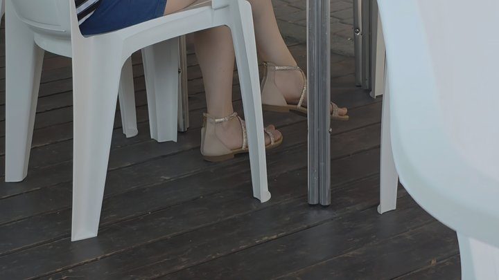 Nicoletta Embassi - Sexy dangling sexy italian foot at the bar mp4