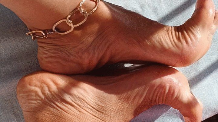 Goddess Foot Fetish - What deliciously pronounced arches this lady has (7)