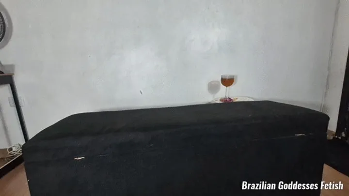 Brazilian Goddesses Fetish - Giant Ebony Releasing Stinky Farts After Coming Home From The Gym - Thammy BBW - Part 1