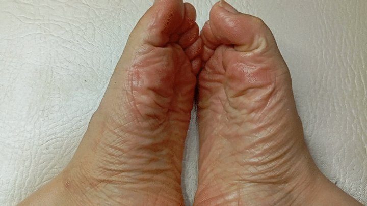 Goddess Foot Fetish - Soles, wrinkled soles, toes, pronounced arches, bare feet, all in one video (4)