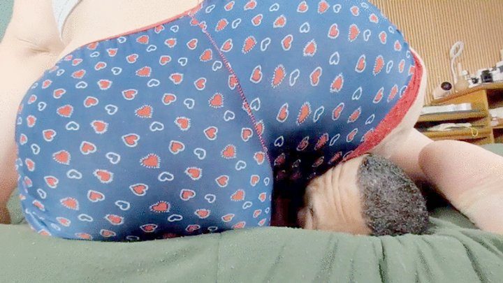 Face Sitting Extreme Boys Mf - BIG BBW BURYING THE SMALL HEAD OF THE MALNOURISHED SLAVE INSIDE HER GIGANTIC ASS - BY BRITNEY HUNTER - CLIP 3
