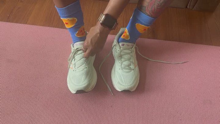 Misspeaxhydomination - PRINCESS PEAXH STINKY SHOE SNIFFER PART 1