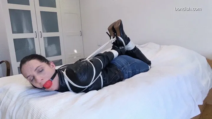 Bondish - BEST OF PAULA HOGTIED