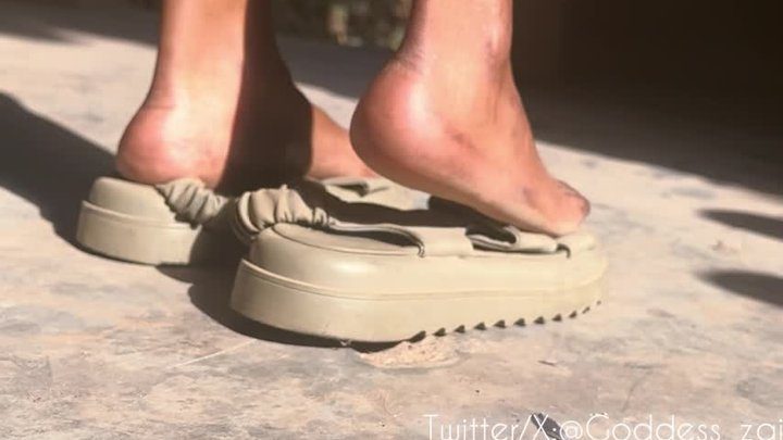 Goddess Zais Clip Store - Dirty soles and pretty green toes and some booty | African Ebony goddess on a sunny day