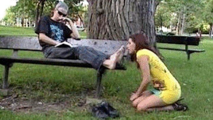 My Masters Feet - Worship in public park (avi)