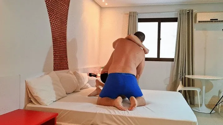 Punchbag - Defeated in Bed – Bear Wrestler vs Jobber in Hotel Room