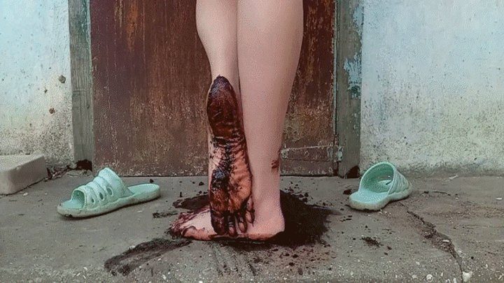 Appetizing Crumpet - Natalie Steps Into Horrible Mud MP4