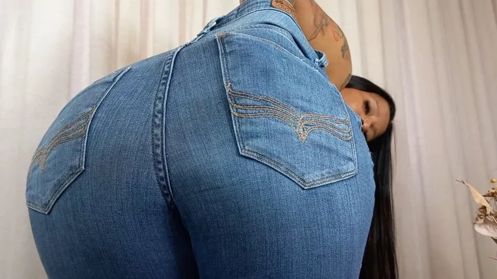 Queen Anita P - Queen Anita P Releasing Long Farts in Her Shiny Pants - Full Video