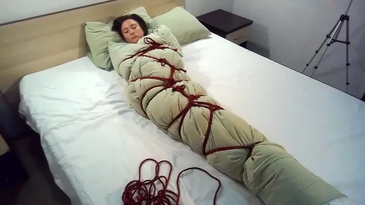 Bondage Dreams - Sofi_Bondage in hotel_Red jute ropes_Gelen_POV_Part 2