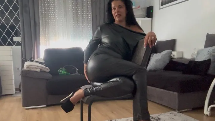 Farting Sniffer - Big muffled Farts on chair in leather *