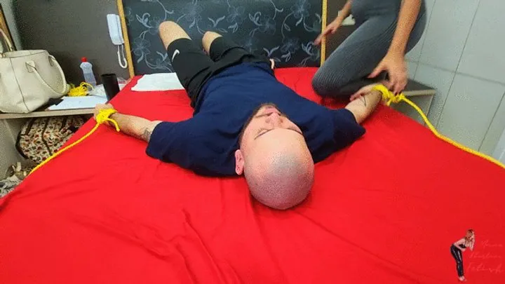Manuela Albertine Fetish - Farting, by Olivia Mattos and Slave Rebbit Guy, (cam by Manu) FULL HD