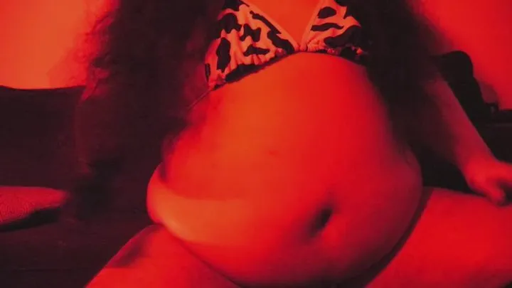 Alessbuggswellstore - cw: farts, fat - Gassy Fat Cow Bugg