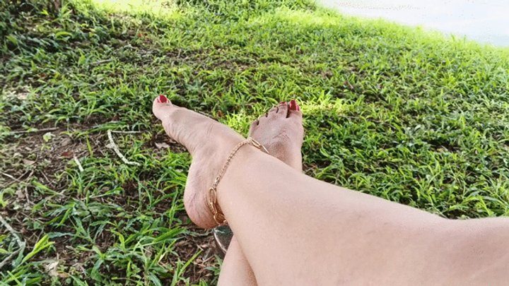 Goddess Foot Fetish - How beautiful are the pronounced arches on the feet of the goddess Roxan (3)