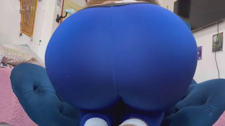 Lola Mello - LONG FART CHALLENGE
