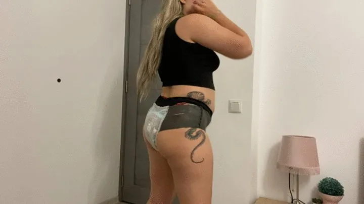 Nipsandstrips - Farting 10 minutes in a diaperr