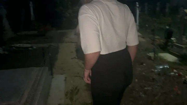 Nipsandstrips - Farting in graveyard in the middle of the nightt