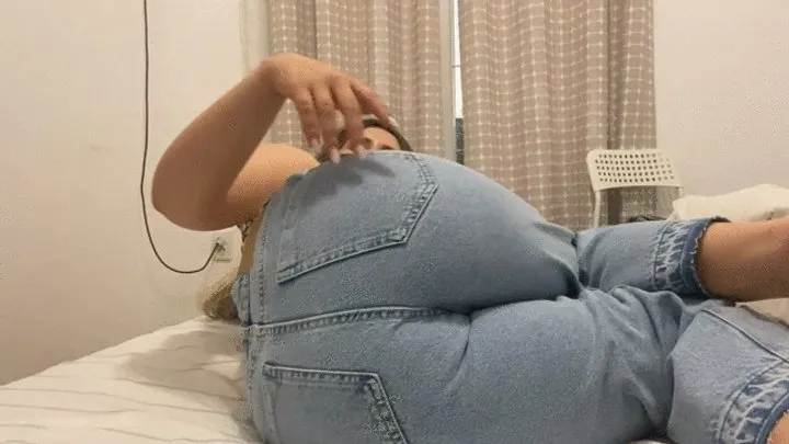 Nipsandstrips - Chilling while farting and burpingg