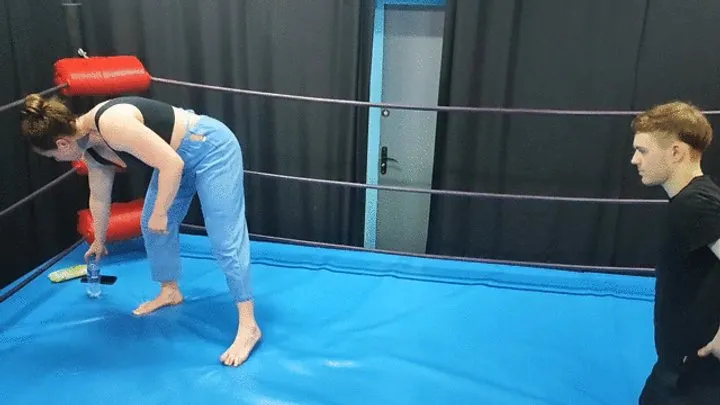 The Wrestling Amazons - Strong fem bodybuilder vs skinny guy