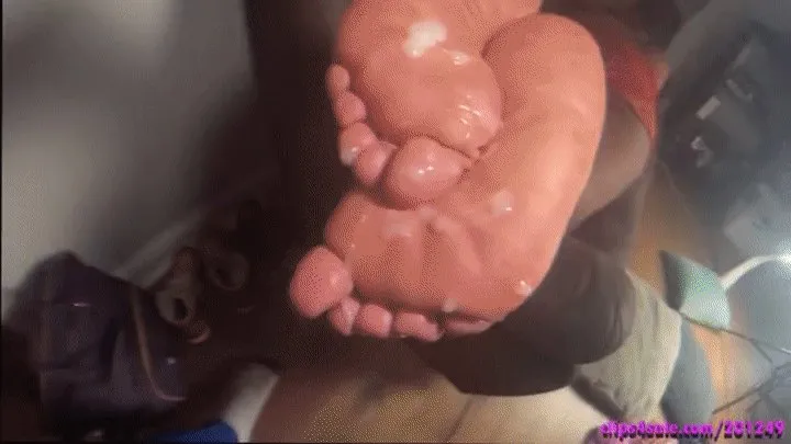 Simonessocks - My green toes & dry soles get a healthy load to moisturize my soles