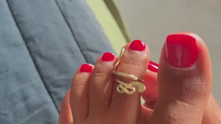 Steffylondxx - Goddess Toes in Gold – Toe Ring & Red Polish Tease