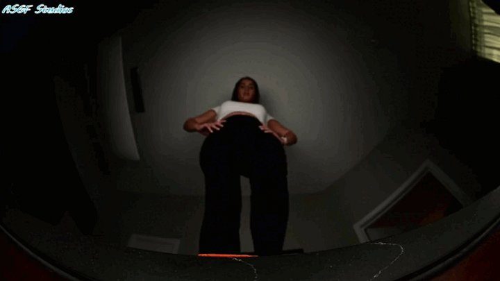 Amateur Soles Giantess And Footjobs - Anna Dark (Natasha) BIG STINKY FEET! GIANTESS crush!! - MP4