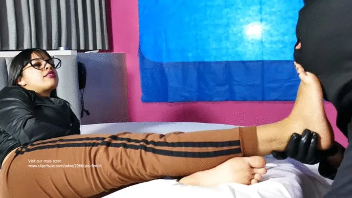 Feet Worship At The Best - I WILL FUCK YOUR MOUTH WITH MY FEET AND YOU JUSTS NEED BE SILENT OBEYING ME