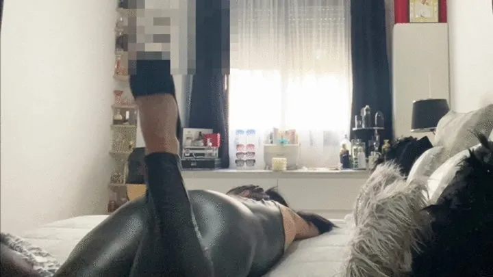 Farting Sniffer - wet and Muffled Farts in Latex *