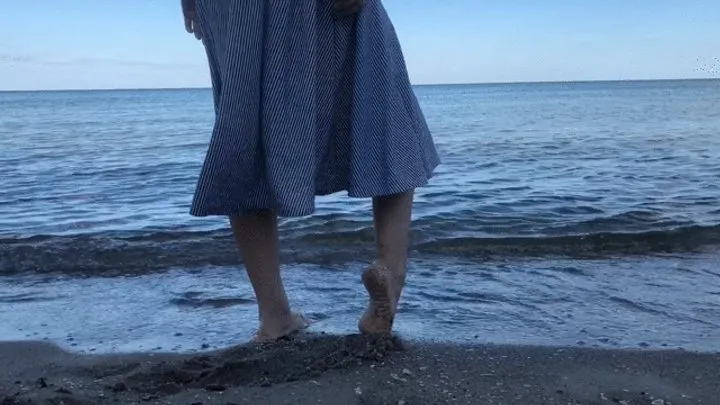 Kathrynnegoddessfeet - Walking bare feet on beach!