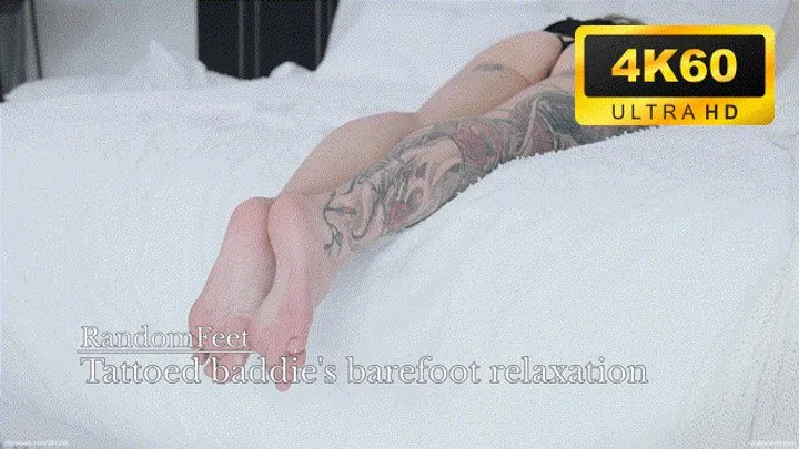 Randomfeet - Tattoed baddie's barefoot relaxation