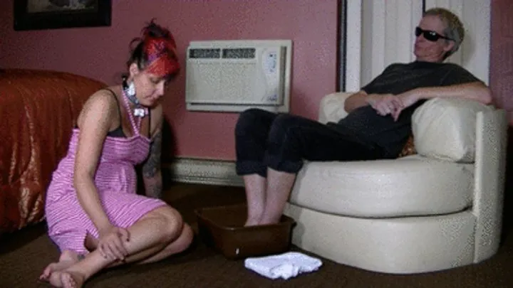 My Masters Feet - Foot Bath (mp4)