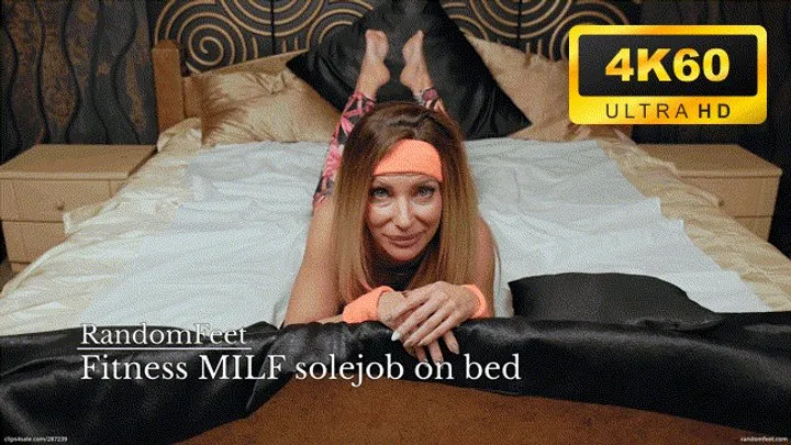 Randomfeet - Fitness MILF solejob on bed