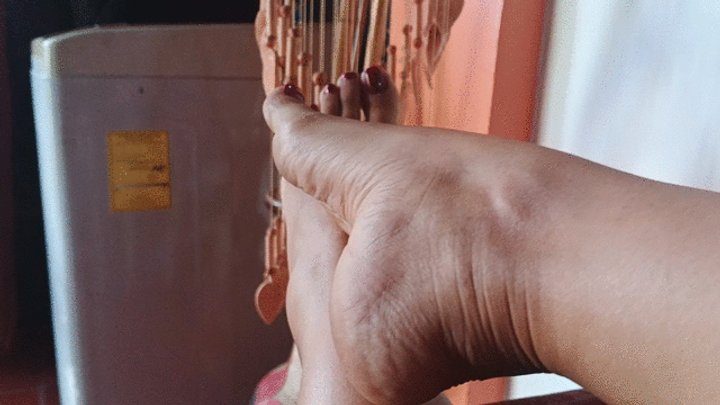 Goddess Foot Fetish - Very pronounced arches of wonderful feet (3)