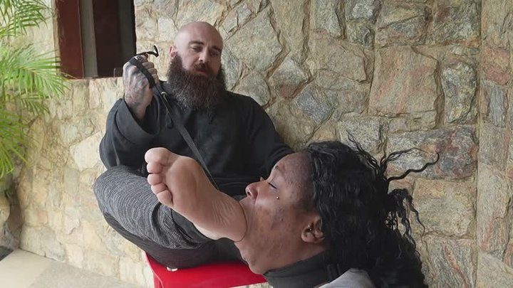 Girls Submission - DEREK - Foot worship for the first time!