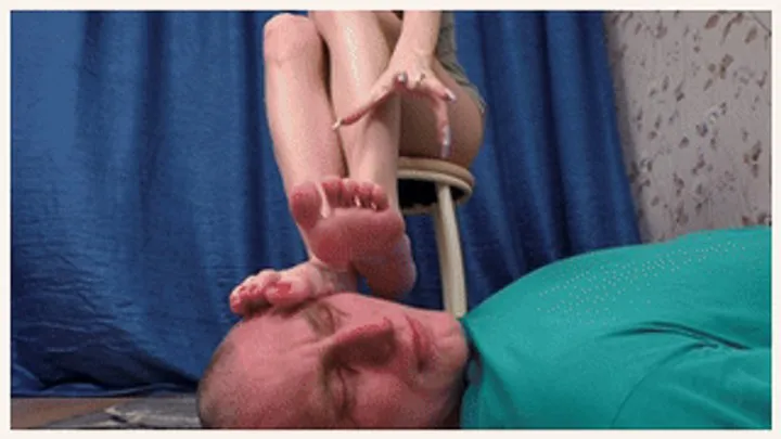 Furious Girls - 18 yo alluring girl puts lovely feet on the slave`s face, vf3086h 720p